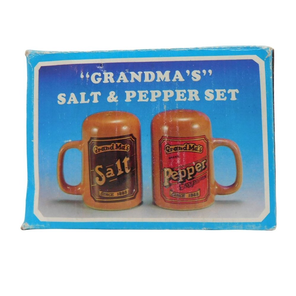Grandma's Salt & Pepper Shakers Set Easy Pourin, Approx 2.5"x 4"